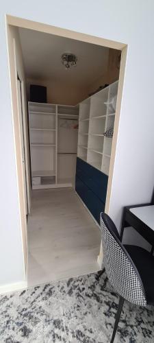 an empty closet with a chair in a room at Villa- suite privée avec accès sur piscine 