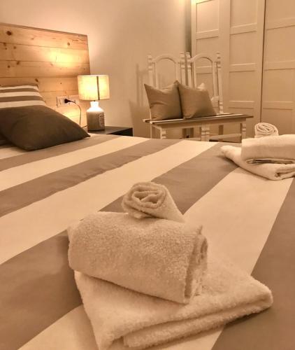 a bedroom with a bed with towels on it at Appartamento nel Borgo in Rovereto