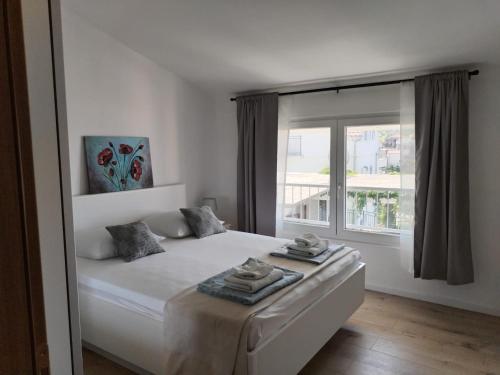 Postel nebo postele na pokoji v ubytování Apartments Galeb