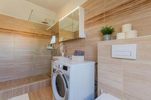 Roomy apartment 80sqm at city center FREE PARKING space, AC & balcony 1094 Budapest, 17 Liliom utca 5th floor 1. kép - 3
