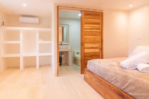 Ένα ή περισσότερα κρεβάτια σε δωμάτιο στο Surfside Apartments - Mal Pais