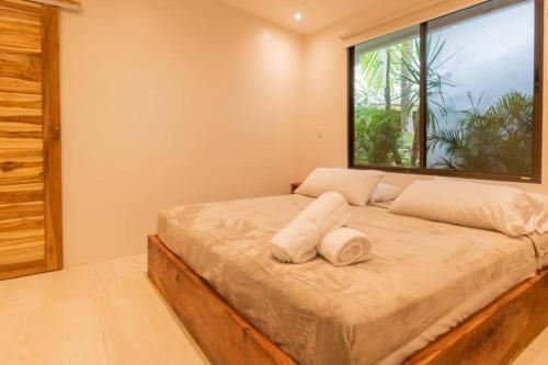 Ένα ή περισσότερα κρεβάτια σε δωμάτιο στο Surfside Apartments - Mal Pais