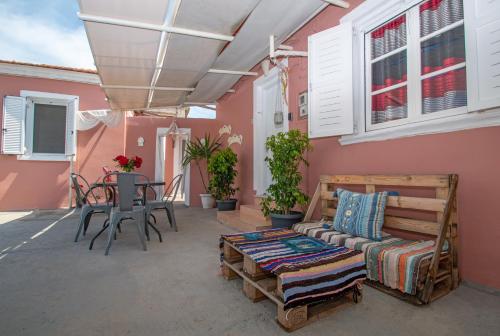 Gallery image of Doras Beach Bungalow B by "elite" in Plános