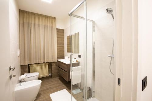 Vannas istaba naktsmītnē BORGO VERTICALE Luxury Apartments