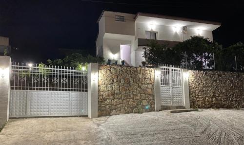 Το κτήριο όπου στεγάζεται  το διαμέρισμα