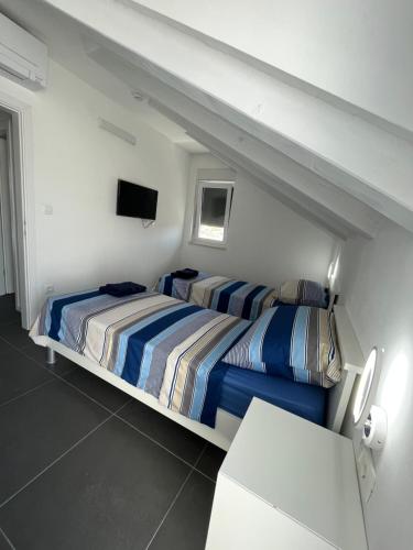 Postel nebo postele na pokoji v ubytování Apartmani Kamil