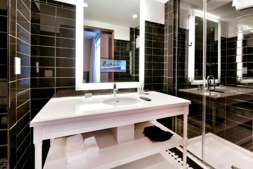 Koupelna v ubytování SpringHill Suites by Marriott Wilmington Mayfaire