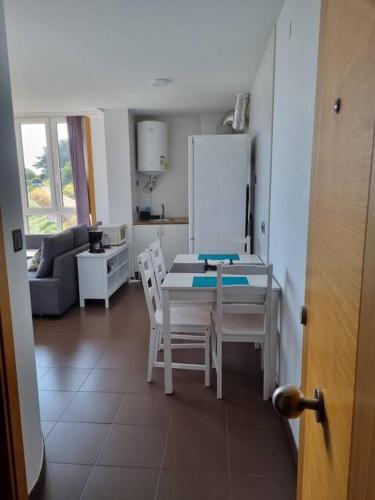a kitchen and dining room with a table and chairs at Casa as Neves -3B. Gran Ventanal in Malpica