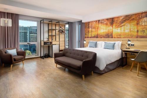 Кровать или кровати в номере Protea Hotel by Marriott Pretoria Loftus Park