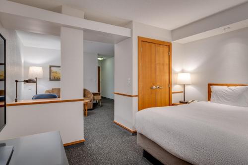 Ένα ή περισσότερα κρεβάτια σε δωμάτιο στο Fairfield Inn & Suites by Marriott Lawton