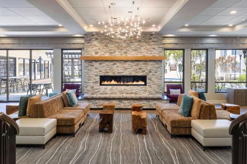 a lobby with couches and a fireplace at Sheraton Atlanta Perimeter North in Atlanta