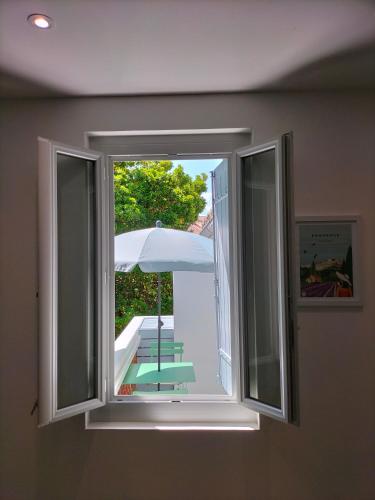 Studio terrasse, intra-muros, climatisé avec Wifi