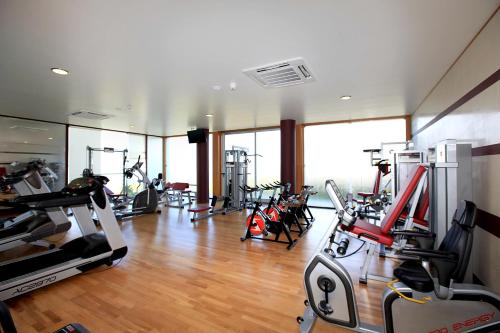 Het fitnesscentrum en/of fitnessfaciliteiten van Hotel Vale Do Navio
