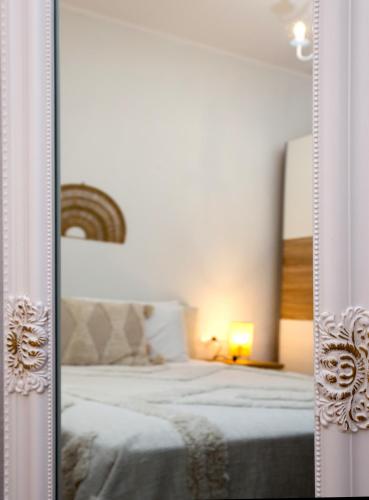 Ένα ή περισσότερα κρεβάτια σε δωμάτιο στο Kiki's cozy home