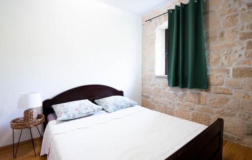 Gambar di galeri bagi Stone house with 4 bedrooms and beautiful view di Hrvace