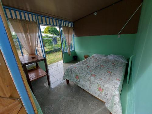 Un pat sau paturi într-o cameră la Lodging Adventure La Gamba