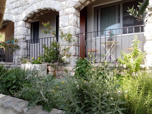 Un jardín fuera de Apartment Žiži