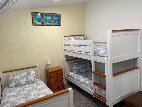 Una cama o camas en una habitación de 1 Tree Escape