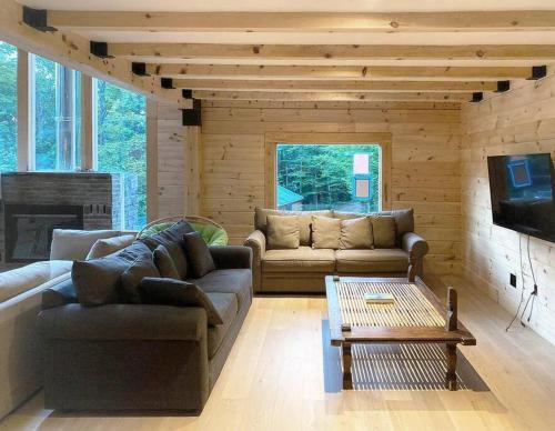 a living room with two couches and a tv at WoodHunterHome in Platte Clove