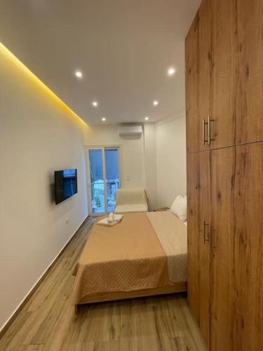Pagrati-Brand new luxury central studio