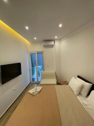 Pagrati-Brand new luxury central studio