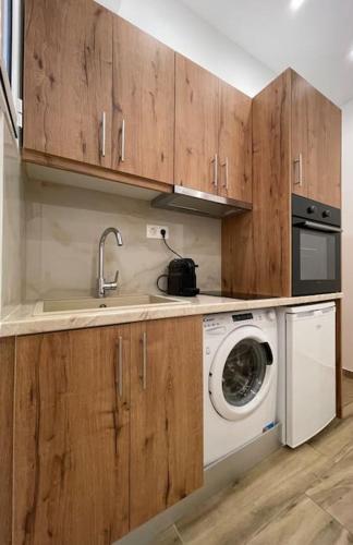 Pagrati-Brand new luxury central studio