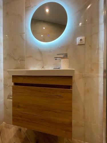 Pagrati-Brand new luxury central studio