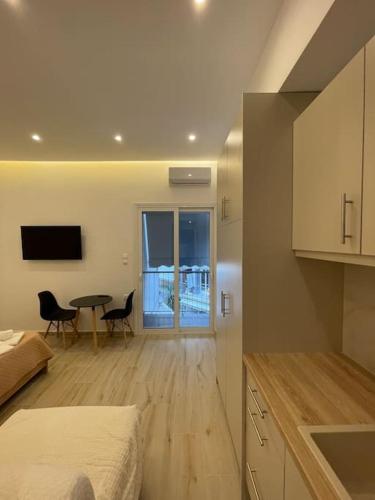 Pagrati-Luxury central cozy studio