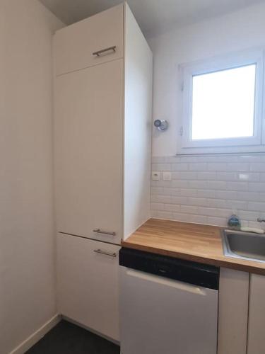Kuchyň nebo kuchyňský kout v ubytování So Cosy Home Paris-Sceaux/Bourg-la-Reine.