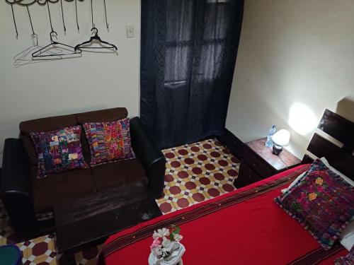 Postel nebo postele na pokoji v ubytování HOSTAL LA PAZ