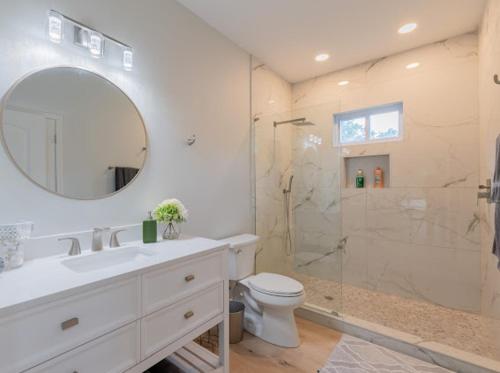 a bathroom with a shower and a toilet and a sink at Luxury cottage in San Antonio