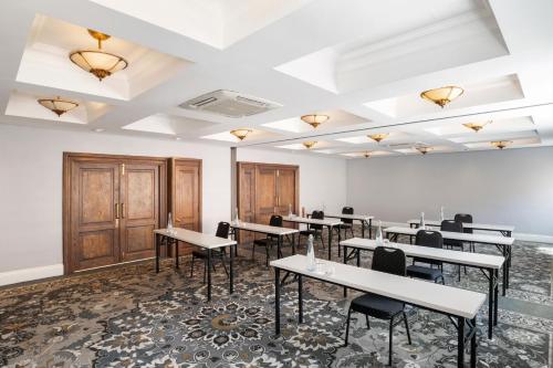 Kawasan bisnes dan/atau bilik persidangan di Protea Hotel by Marriott Johannesburg Balalaika Sandton