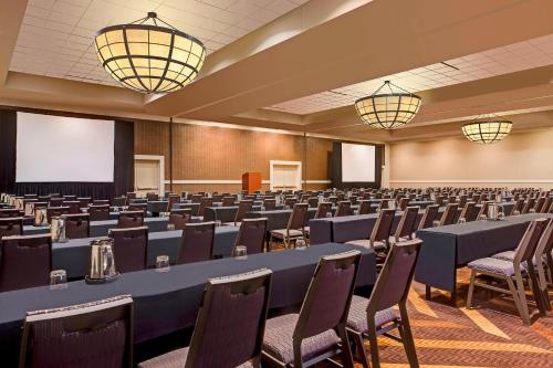 Der Geschäftsbereich oder Konferenzraum in der Unterkunft Sheraton Overland Park Hotel at the Convention Center