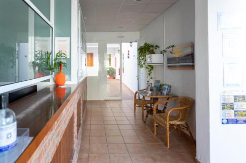 Kuchyňa alebo kuchynka v ubytovaní Hotel Oasis Atalaya