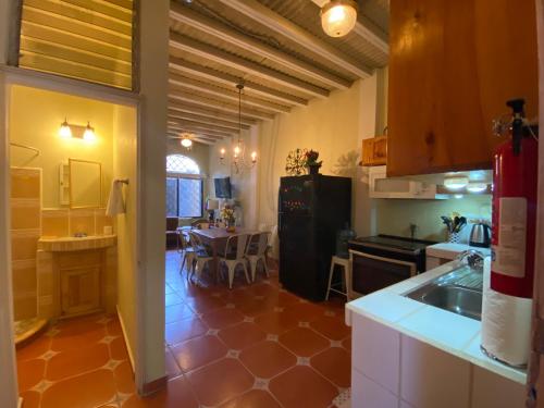 a kitchen and dining room with a table and a refrigerator at Hermoso Apartamento en Marcala in Marcala