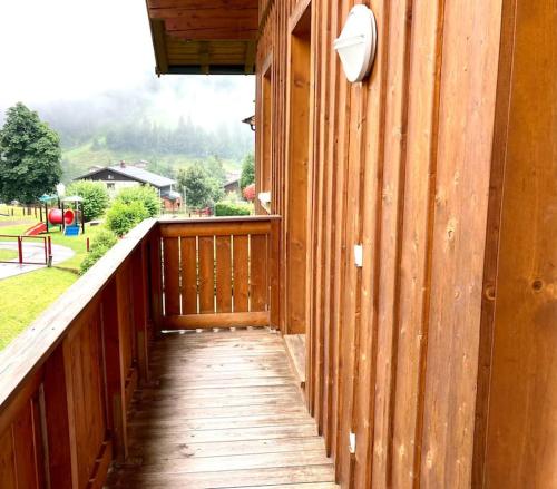 a wooden walkway on a house with a window at Exklusives Apt mit 3 Schlafzimmern & 3 Bädern in Wagrain