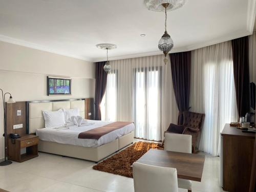 a bedroom with a bed and a table and chairs at En Kaya Hotel in North Nicosia