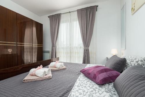 a bedroom with a bed with two towels on it at Dea B4+1 in Poreč