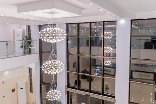 a room with chandeliers hanging from the ceiling at Mooj served Apartments موج للشقق المخدومه in Dammam