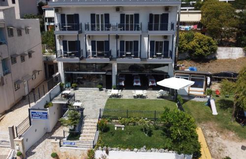 an aerial view of a building with a courtyard at Paradosi Rooms in Igoumenitsa