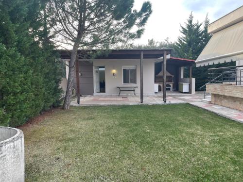 Το κτήριο όπου στεγάζεται  η παραθεριστική κατοικία