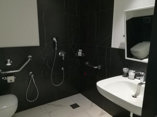 J Hotel photo 21