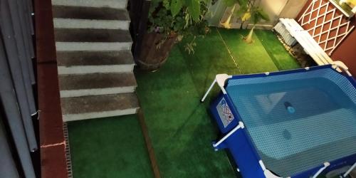 an overhead view of a balcony with a swimming pool at Casa, apartment dúplex independiente in O Grove