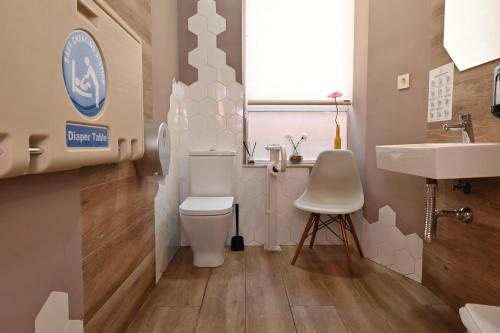 a bathroom with a toilet and a sink at HB Torrevieja in Torrevieja