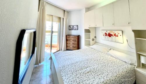 a bedroom with a bed and a television in it at Apartamentos Apal Chinasol in Almuñécar