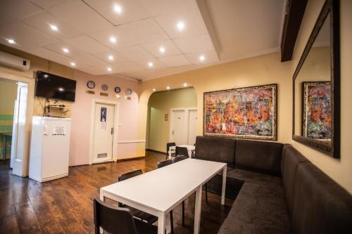 Kuchyň nebo kuchyňský kout v ubytování All in Hostel