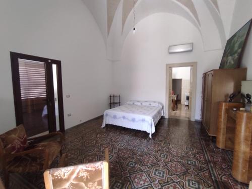 a bedroom with a bed in a room with a floor at Casa Carolina in Surano