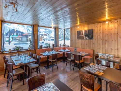 En restaurant eller et andet spisested på Résidence Hôtel Rent - Megève Centre