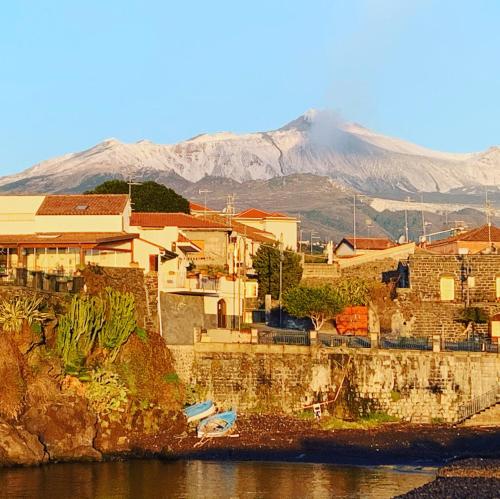a view of a city with a mountain in the background at La casa di Apollo in Acireale