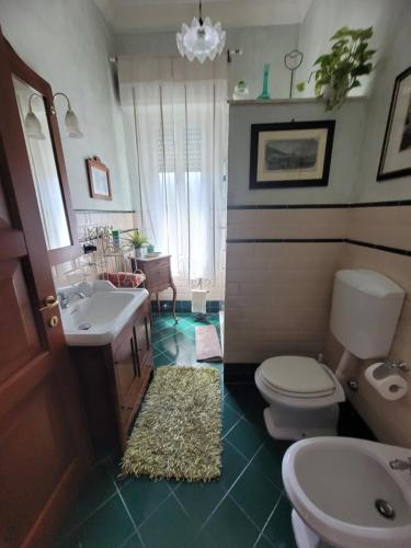 A bathroom at b&b bellavista
